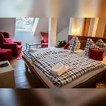 Hotelpension Pfarrhaus מלון 3*