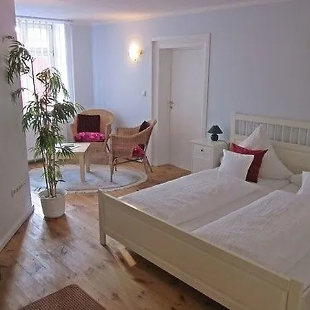 Hotelpension Pfarrhaus Отель Альт-Шверин