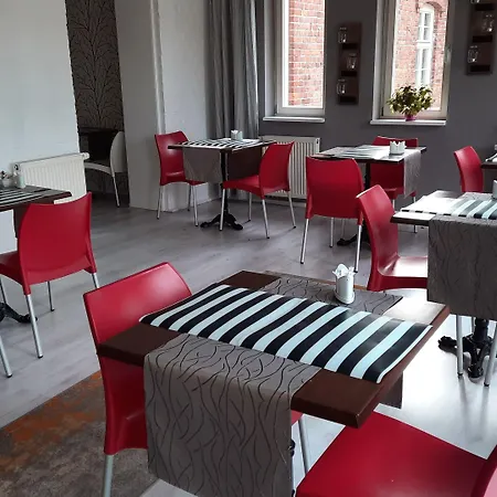 Hotelpension Pfarrhaus Альт-Шверин