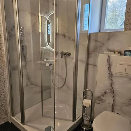Hotelpension Pfarrhaus מלון אלט שוורין