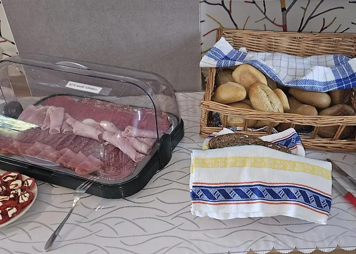 Hotelpension Pfarrhaus فندق ألت شفيرين