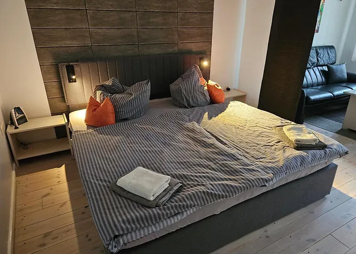 Hotelpension Pfarrhaus 3* ألت شفيرين