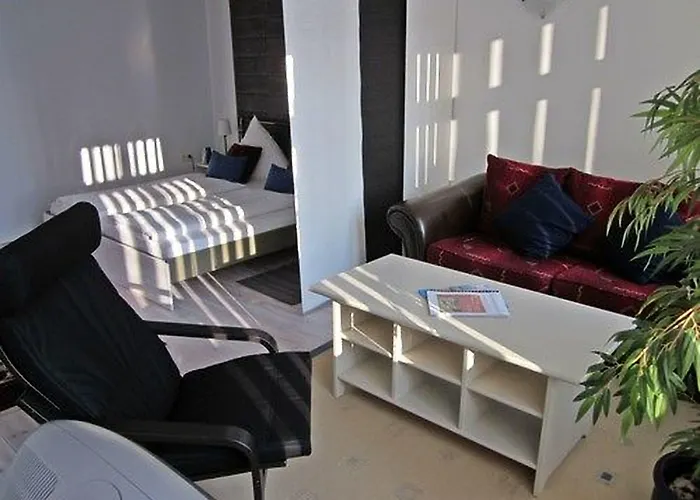 Hotelpension Pfarrhaus فندق ألت شفيرين